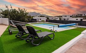 Villa Volcan2 Rural Private Pool La Oliva By Holidays Home
